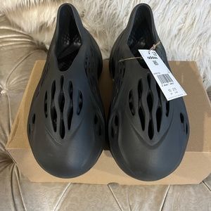 Yeezy Foam RNR Onyx